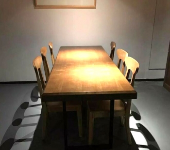 长方形餐桌